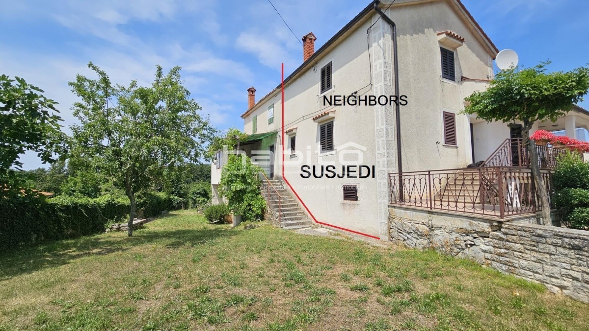 Poreč 20 km - Dve kamniti hiši za obnovo s prostornim dvoriščem, mirna lokacija