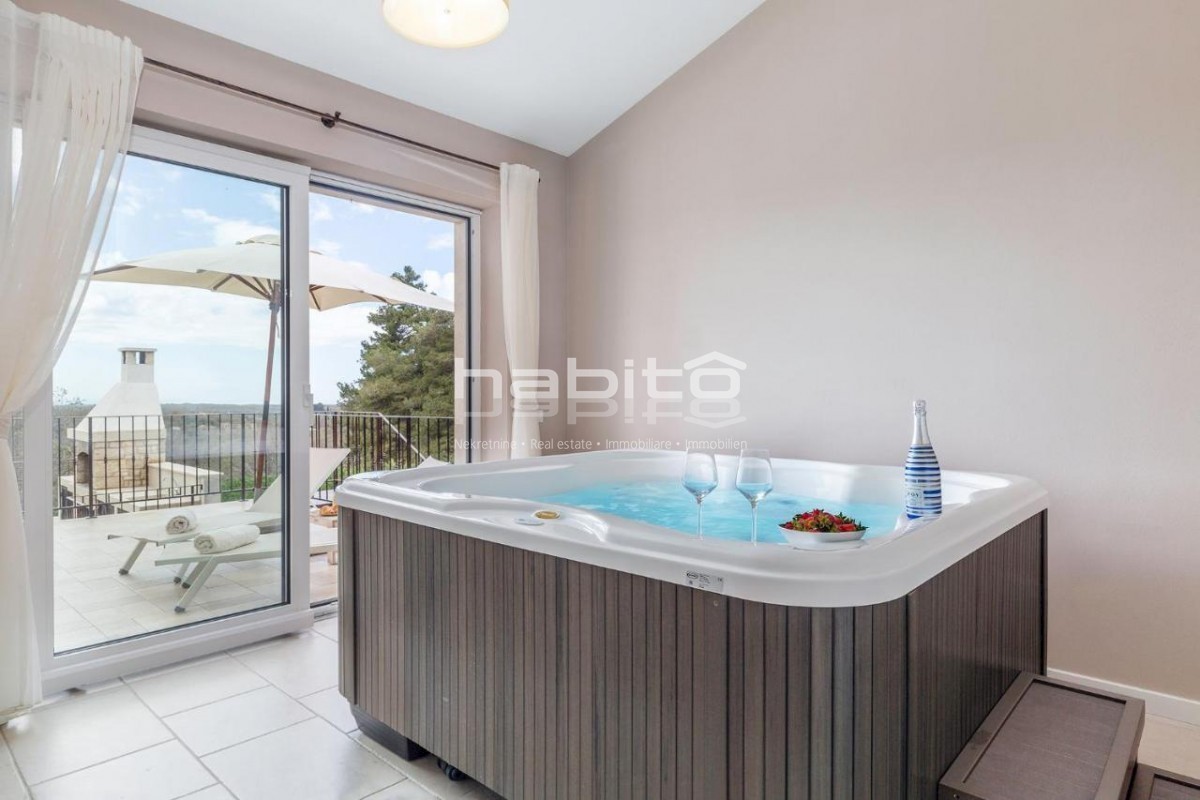 Poreč, Višnjan - Kamnita vila s pogledom na morje, bazenom in jacuzzijem