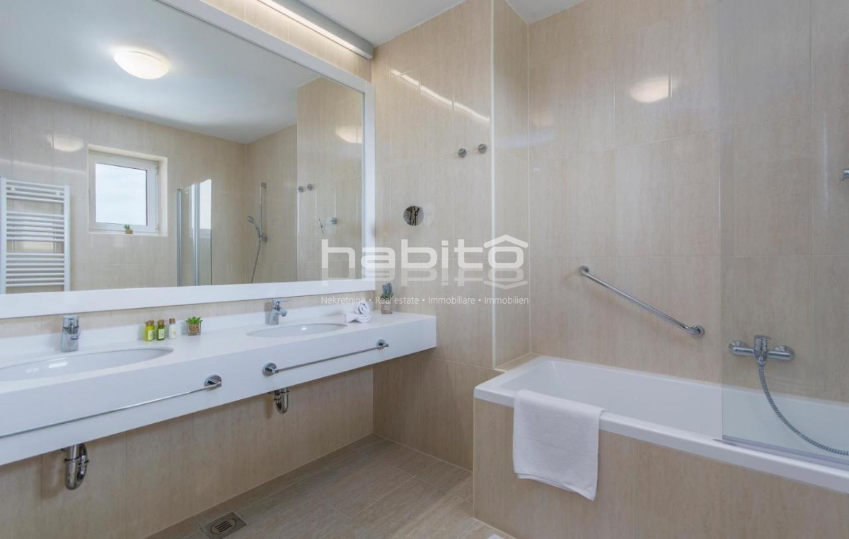 Poreč, Višnjan - Kamnita vila s pogledom na morje, bazenom in jacuzzijem