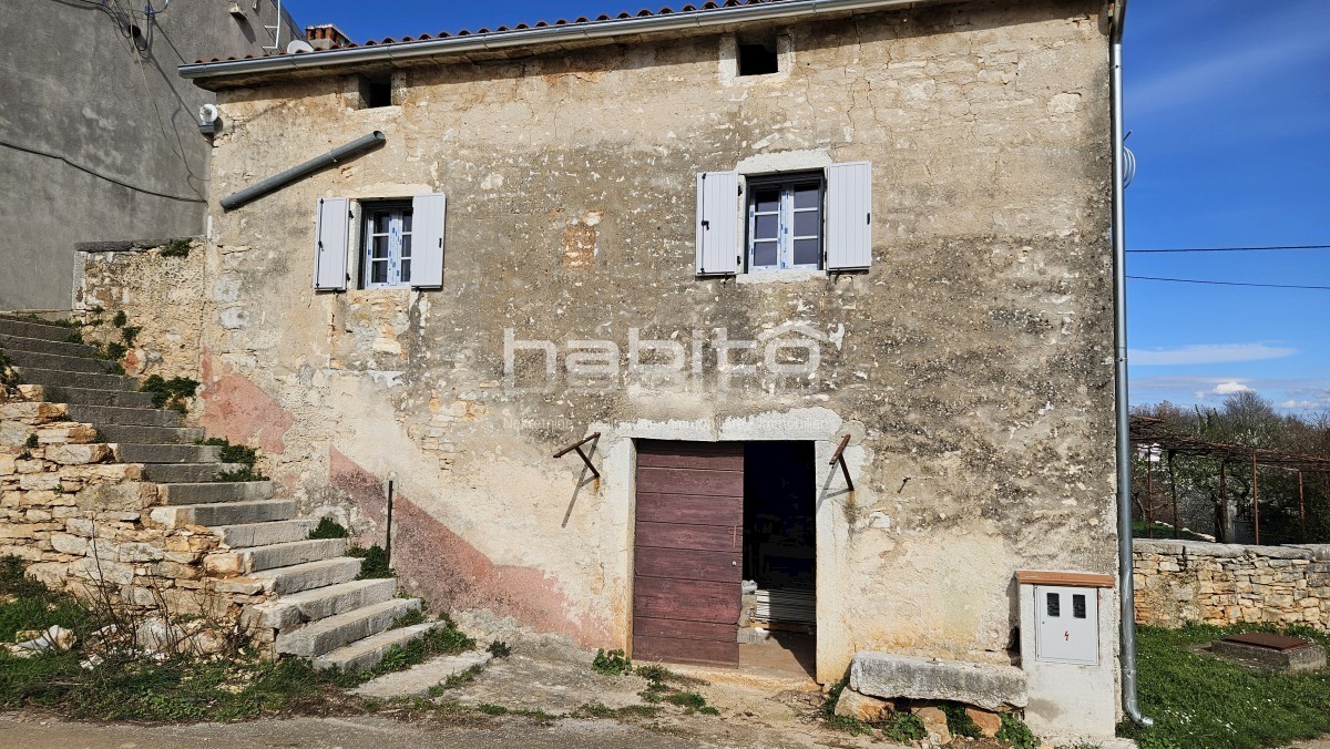 Poreč, okolica Višnjana - Kamnita hiša z vrtom, delno obnovljena
