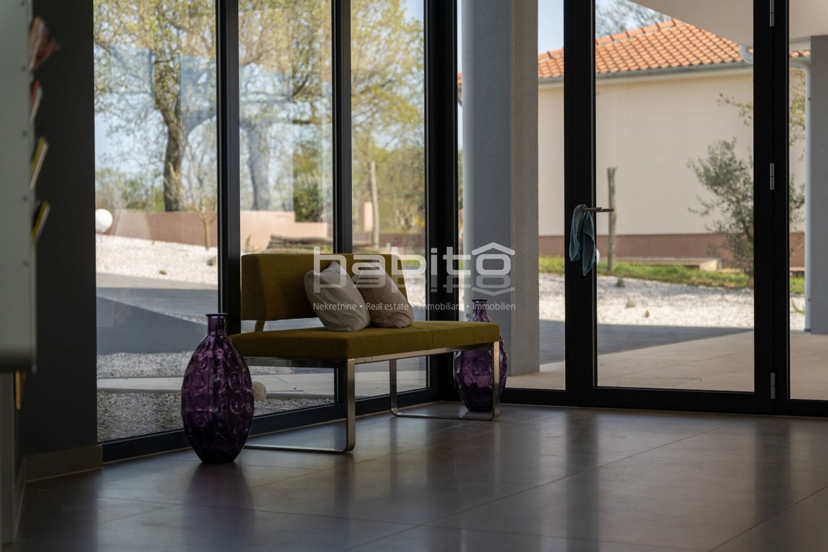 Okolica Poreča - Čudovita, luksuzna vila s 6 spalnicami in bazenom