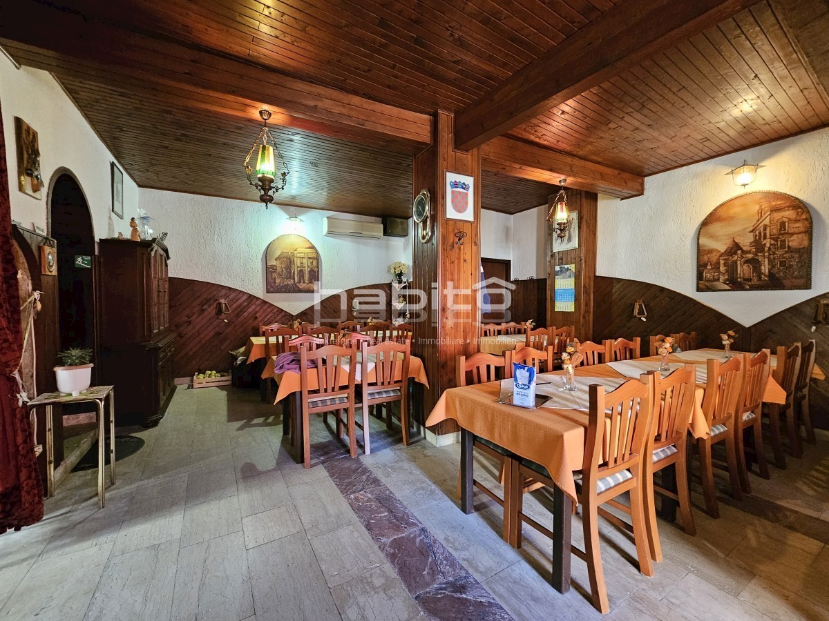 Buje - Hiša, gostinski lokal, garaža in dvorišče, POGLED NA MORJE