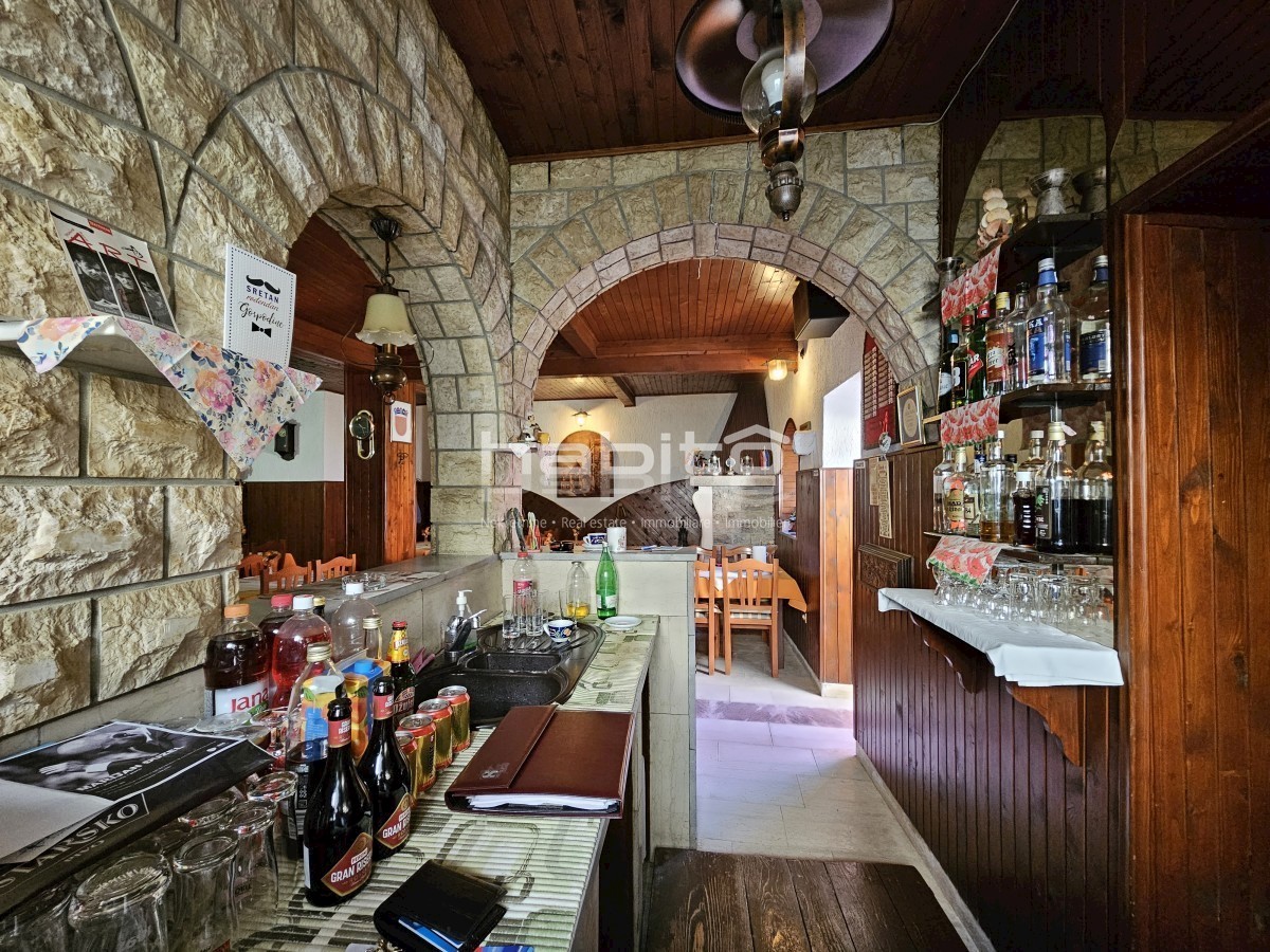 Buje - Hiša, gostinski lokal, garaža in dvorišče, POGLED NA MORJE
