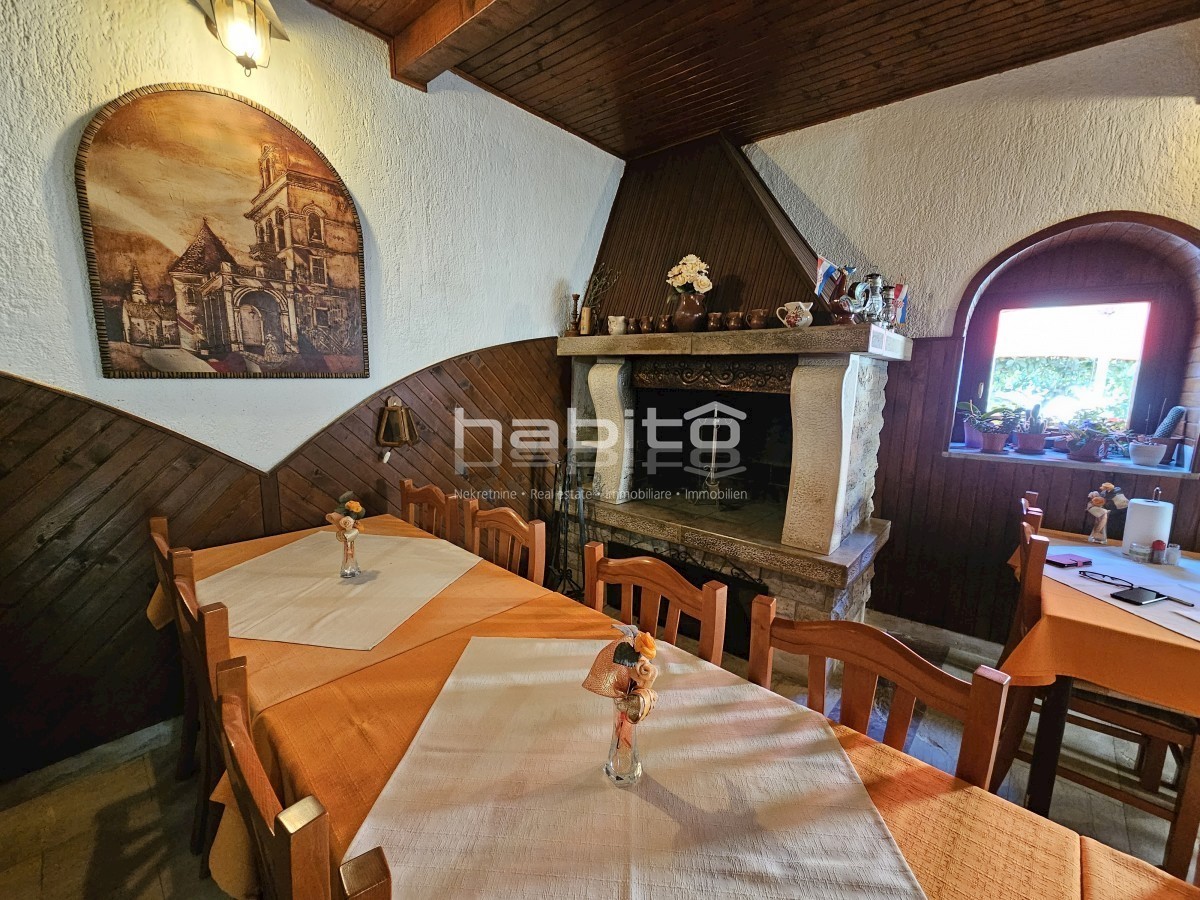 Buje - Hiša, gostinski lokal, garaža in dvorišče, POGLED NA MORJE