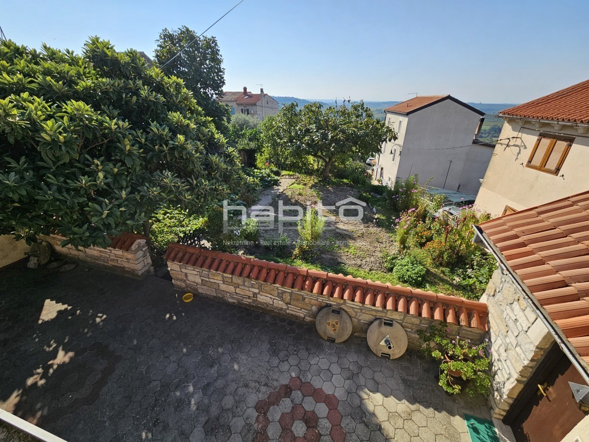 Buje - Hiša, gostinski lokal, garaža in dvorišče, POGLED NA MORJE