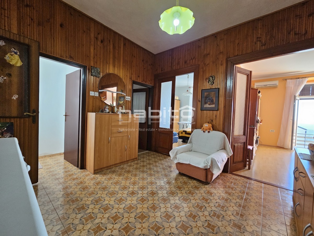 Buje - Hiša, gostinski lokal, garaža in dvorišče, POGLED NA MORJE