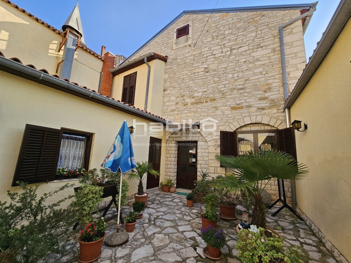 Buje - Hiša, gostinski lokal, garaža in dvorišče, POGLED NA MORJE