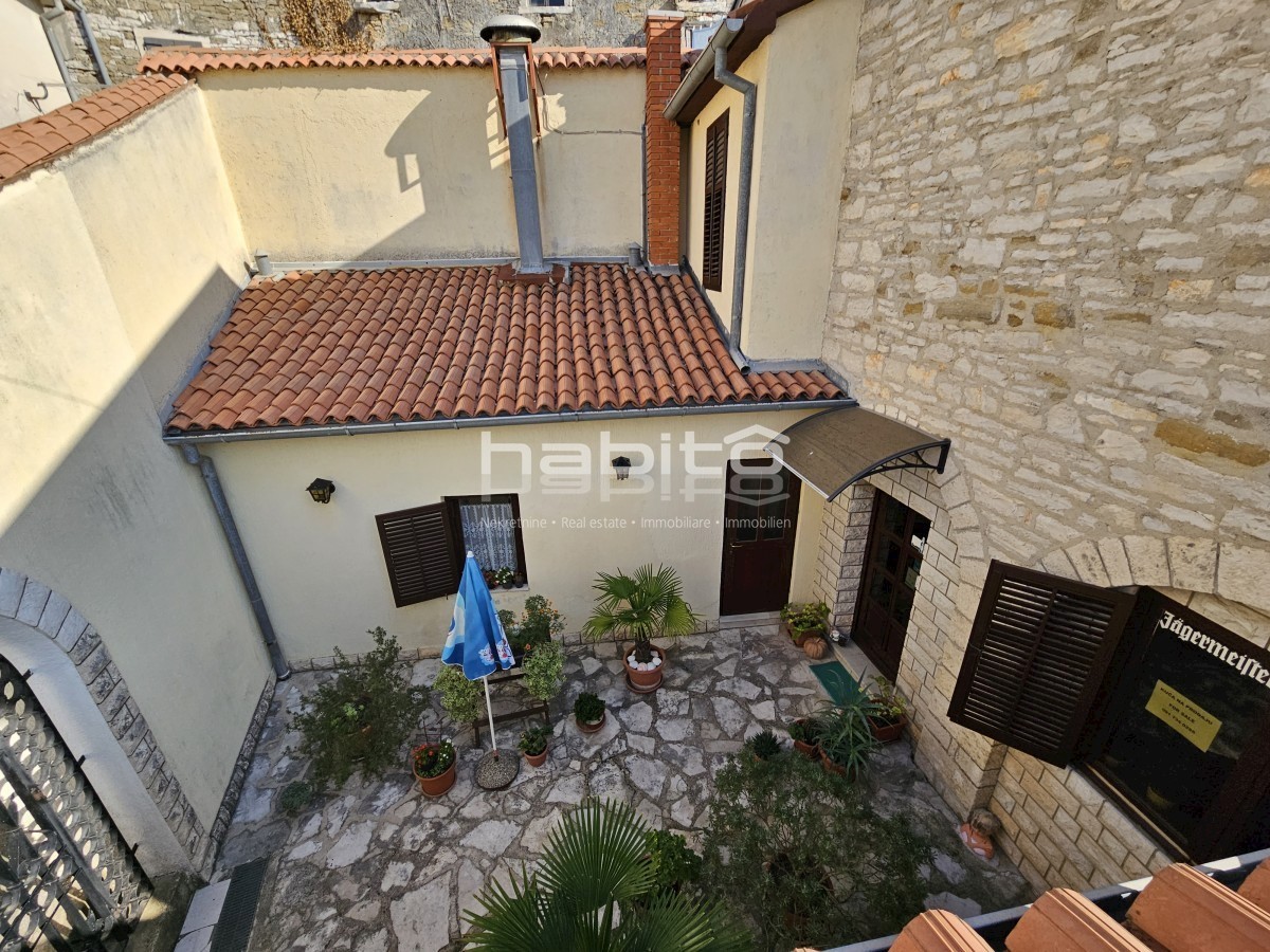Buje - Hiša, gostinski lokal, garaža in dvorišče, POGLED NA MORJE