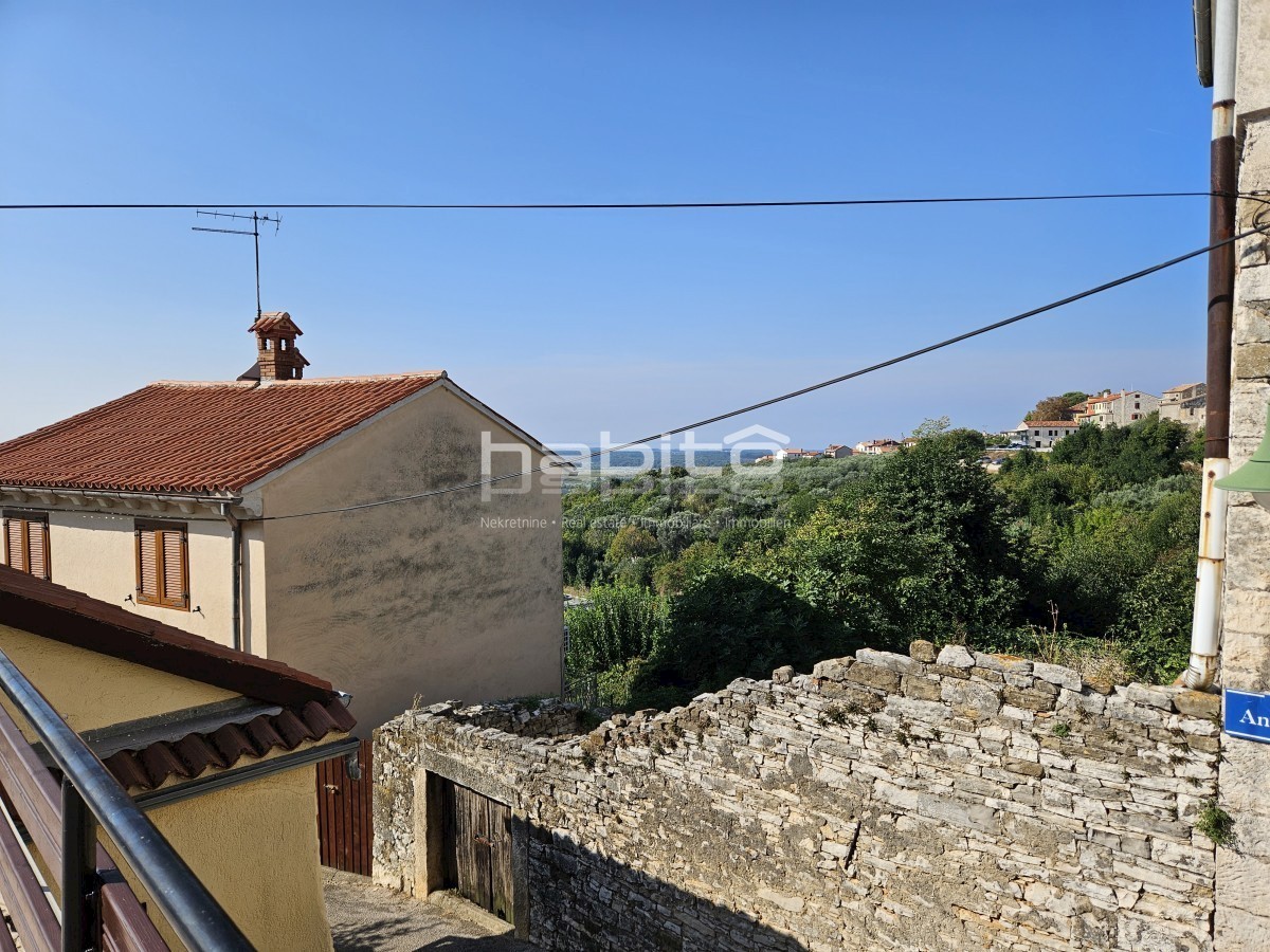 Buje - Hiša, gostinski lokal, garaža in dvorišče, POGLED NA MORJE