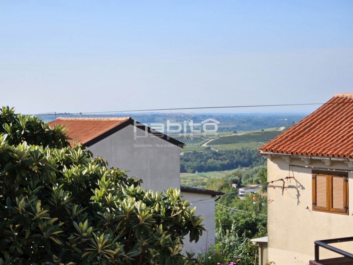 Buje - Hiša, gostinski lokal, garaža in dvorišče, POGLED NA MORJE