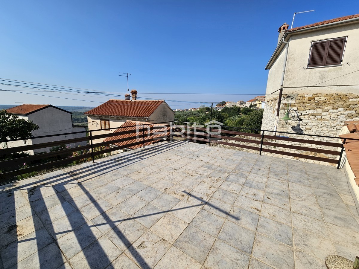 Buje - Hiša, gostinski lokal, garaža in dvorišče, POGLED NA MORJE