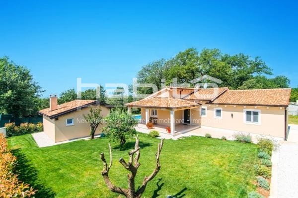 Poreč 17 km - Udobna pritlična hiša s bazenom, poletno kuhinjo in kletjo