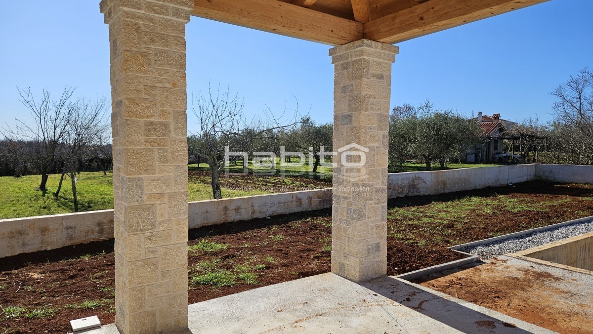 Poreč okolica - mediteranska vila na robu urbanizirane cone