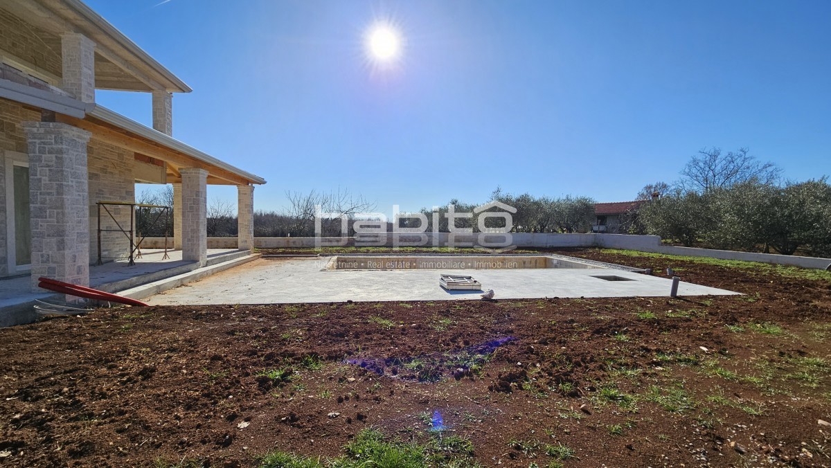 Poreč okolica - mediteranska vila na robu urbanizirane cone