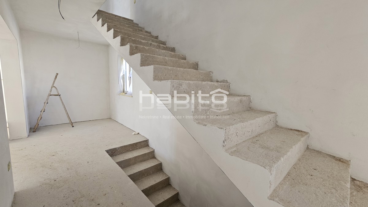 Poreč okolica - mediteranska vila na robu urbanizirane cone
