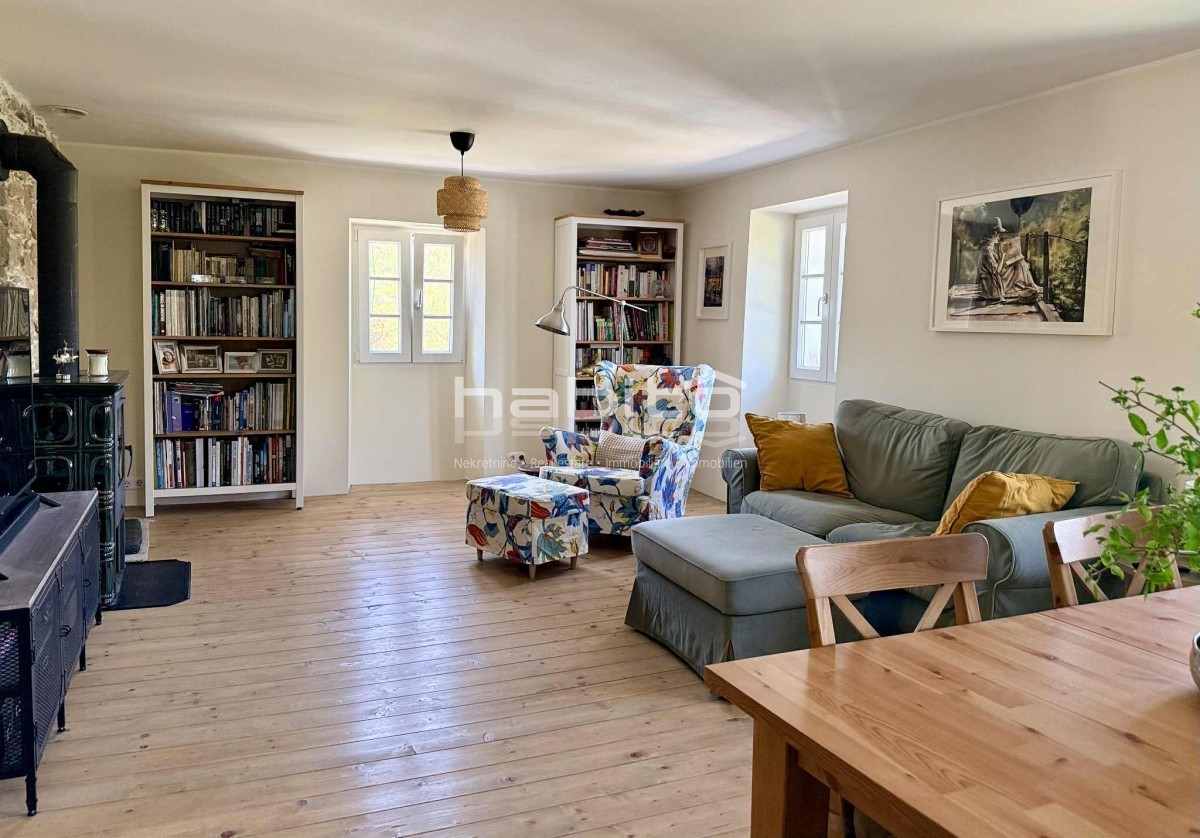 Prenovljena kamnita hiša z očarljivim pogledom na Motovun