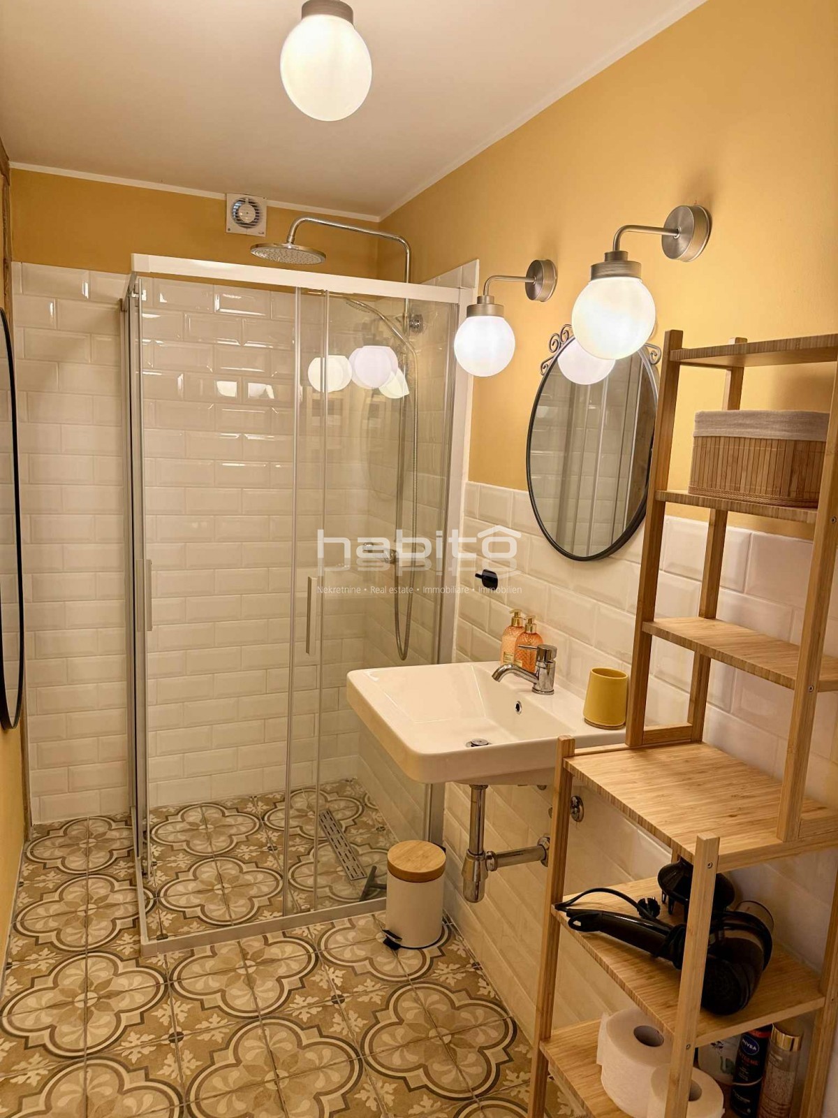 Prenovljena kamnita hiša z očarljivim pogledom na Motovun