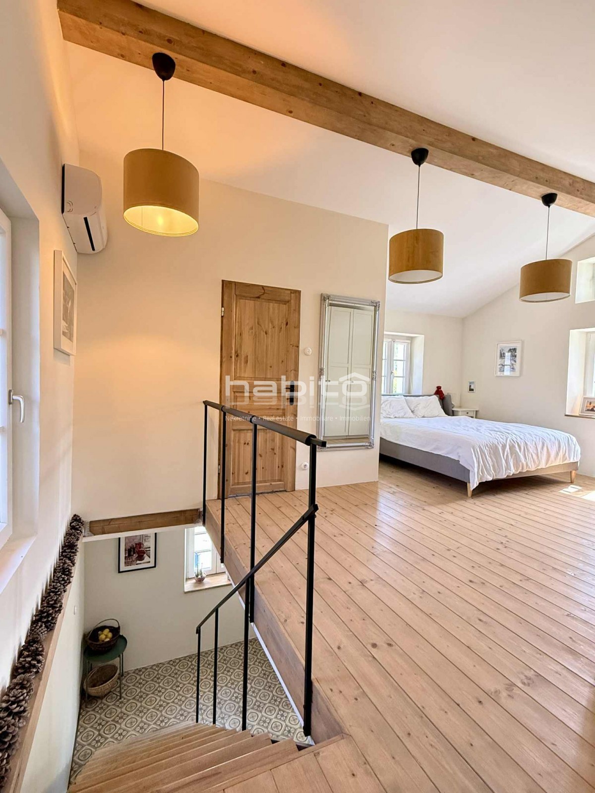 Prenovljena kamnita hiša z očarljivim pogledom na Motovun