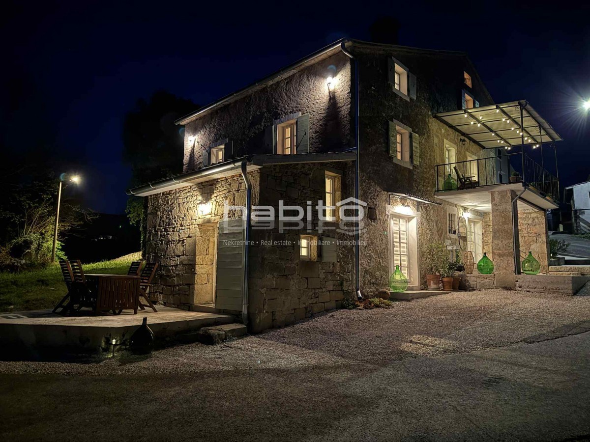 Prenovljena kamnita hiša z očarljivim pogledom na Motovun