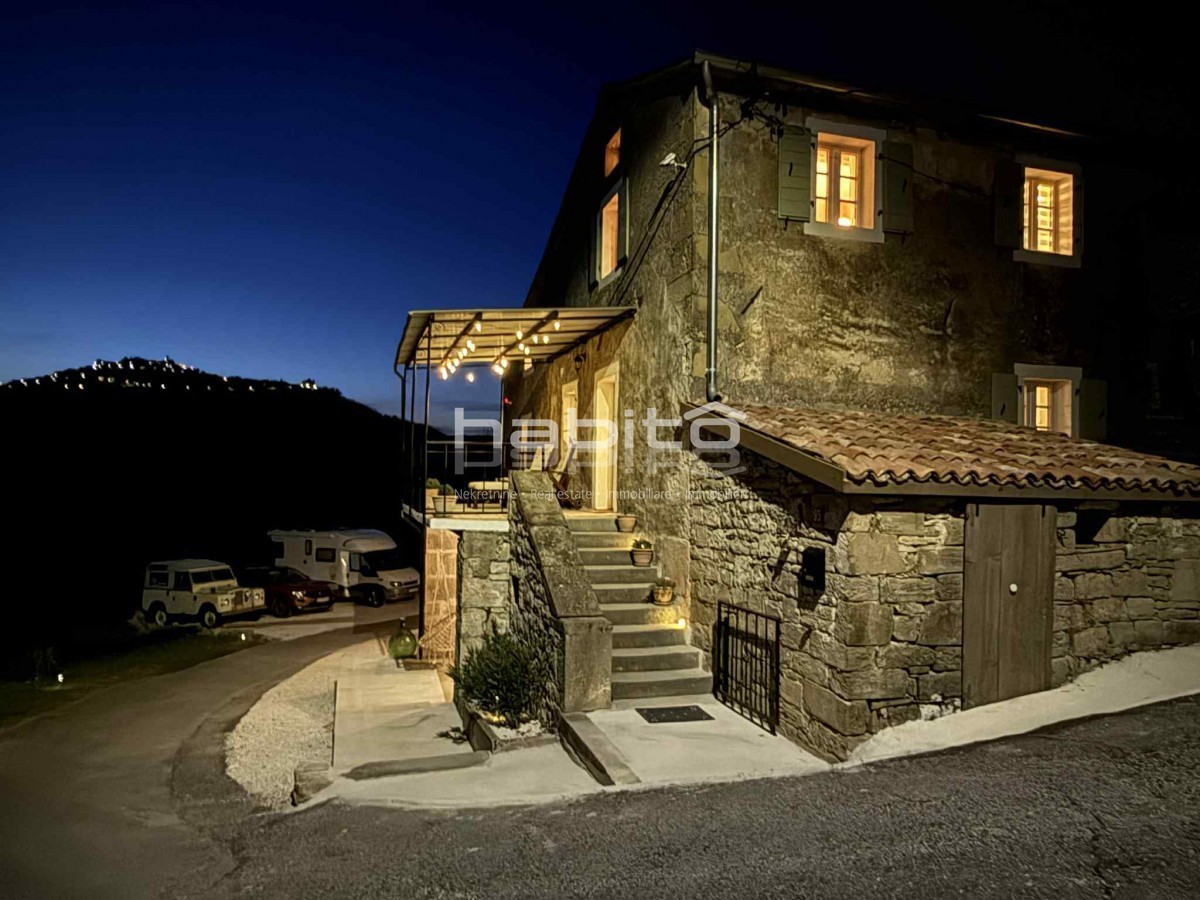 Prenovljena kamnita hiša z očarljivim pogledom na Motovun