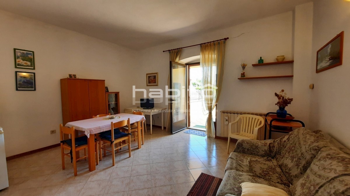 Poreč 10 km, Kaštelir - Obnovljena kamnita hiša z vrtom + 7000 m2 gozda