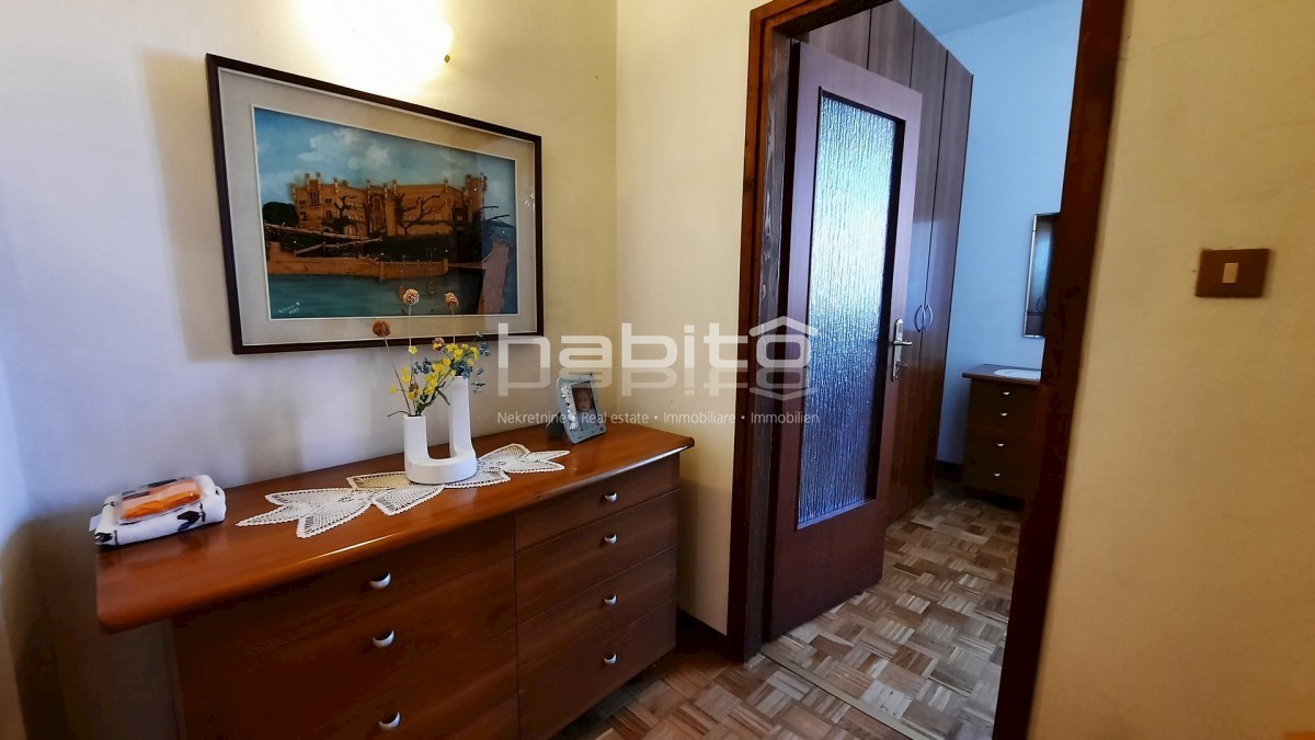 Poreč 10 km, Kaštelir - Obnovljena kamnita hiša z vrtom + 7000 m2 gozda