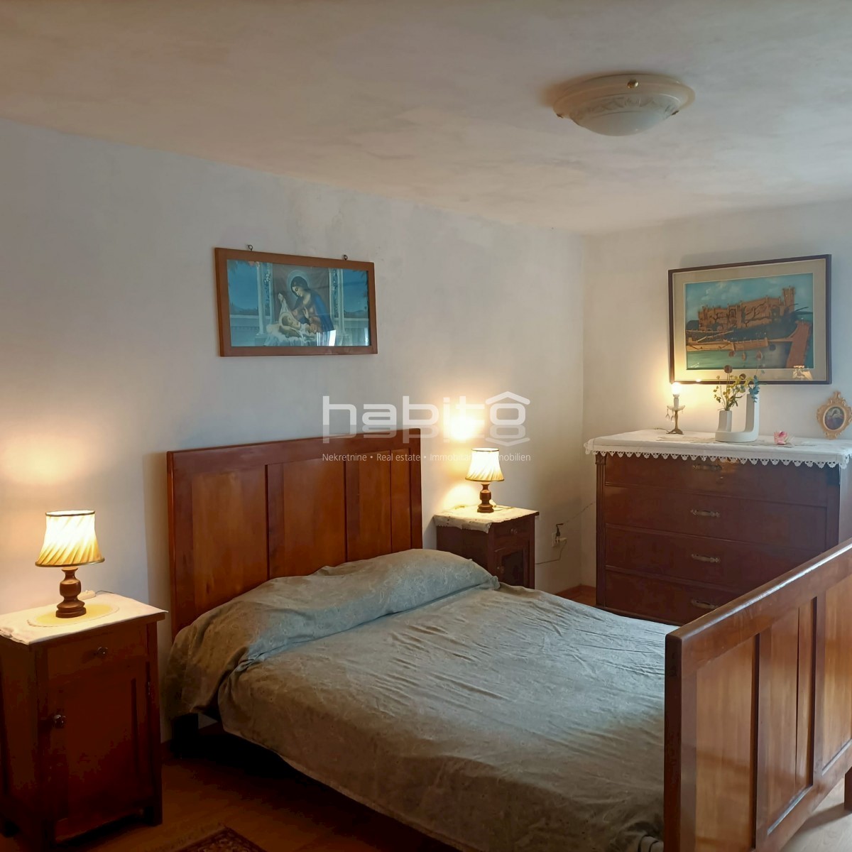 Poreč 10 km, Kaštelir - Obnovljena kamnita hiša z vrtom + 7000 m2 gozda