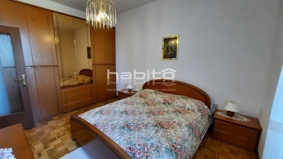 Poreč 10 km, Kaštelir - Obnovljena kamnita hiša z vrtom + 7000 m2 gozda