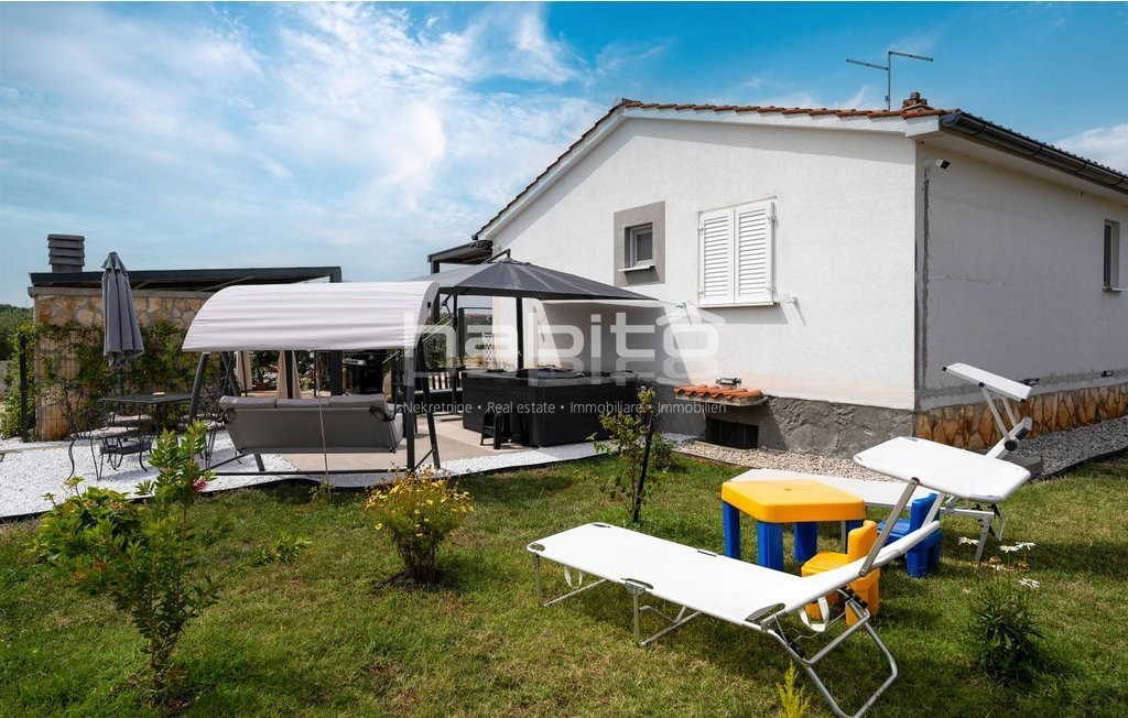 Okolica Poreča, Višnjan - Hiša z bazenom i 10.000 m2 zemljišča, POPOLNA ZASEBNOST