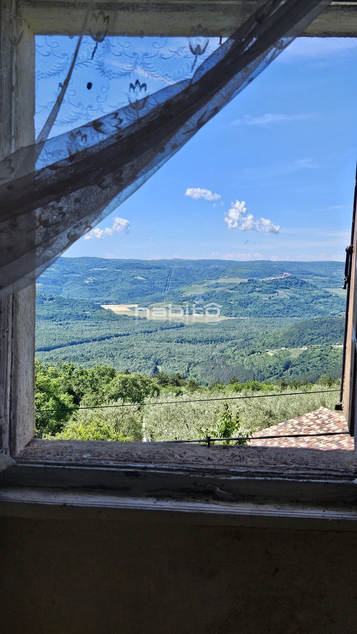 Oprtalj, Zrenj - OAZA MIRU, PANORAMSKI RAZGLED! Čudovita kamnita hiša z velikim vrtom