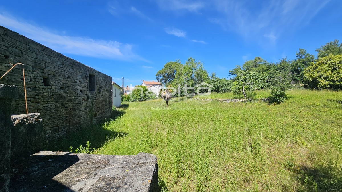 Oprtalj, Zrenj - OAZA MIRU, PANORAMSKI RAZGLED! Čudovita kamnita hiša z velikim vrtom