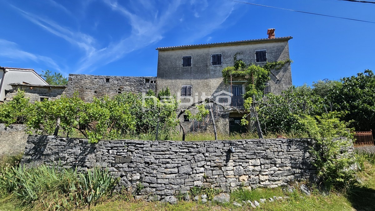 Oprtalj, Zrenj - OAZA MIRU, PANORAMSKI RAZGLED! Čudovita kamnita hiša z velikim vrtom
