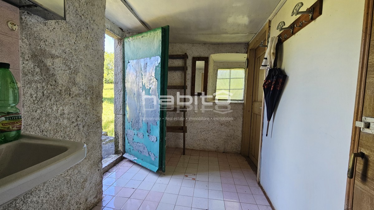 Oprtalj, Zrenj - OAZA MIRU, PANORAMSKI RAZGLED! Čudovita kamnita hiša z velikim vrtom