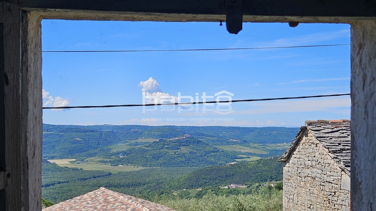 Oprtalj, Zrenj - OAZA MIRU, PANORAMSKI RAZGLED! Čudovita kamnita hiša z velikim vrtom