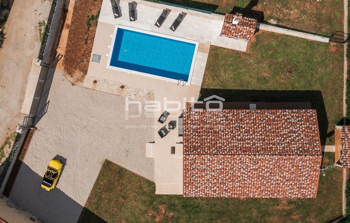 Poreč 17 km - Novogradnja, hiša z bazenom, izjemno mirna lokacija