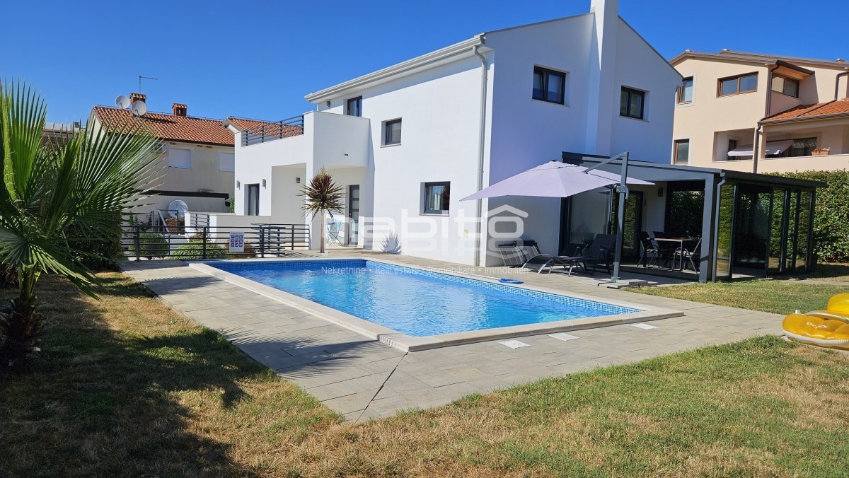 Poreč - Samostojna vila z bazenom in pogledom na morje