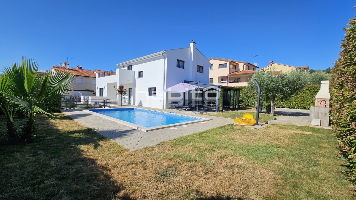 Poreč - Samostojna vila z bazenom in pogledom na morje