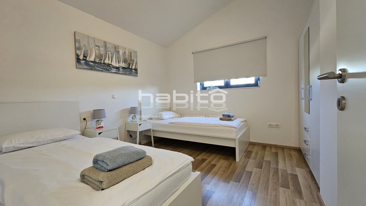 Poreč - Samostojna vila z bazenom in pogledom na morje