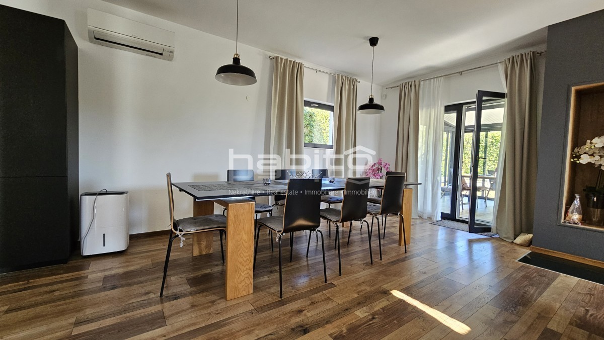 Poreč - Samostojna vila z bazenom in pogledom na morje