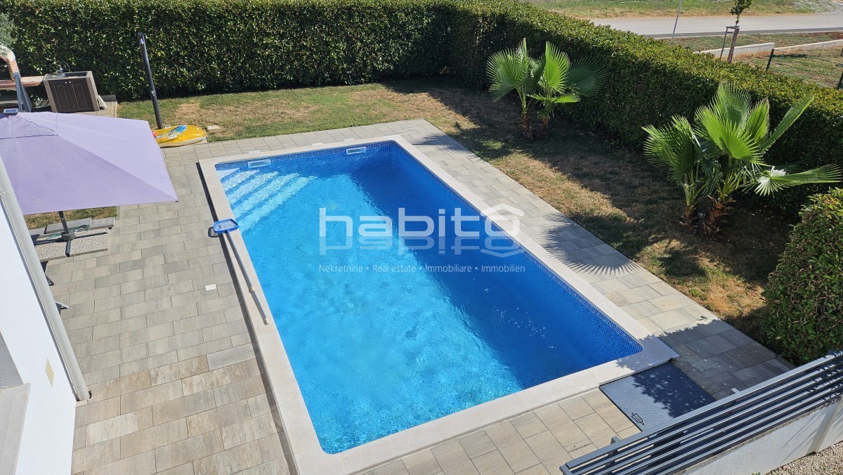 Poreč - Samostojna vila z bazenom in pogledom na morje