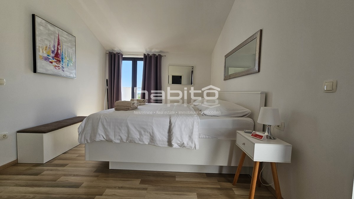 Poreč - Samostojna vila z bazenom in pogledom na morje