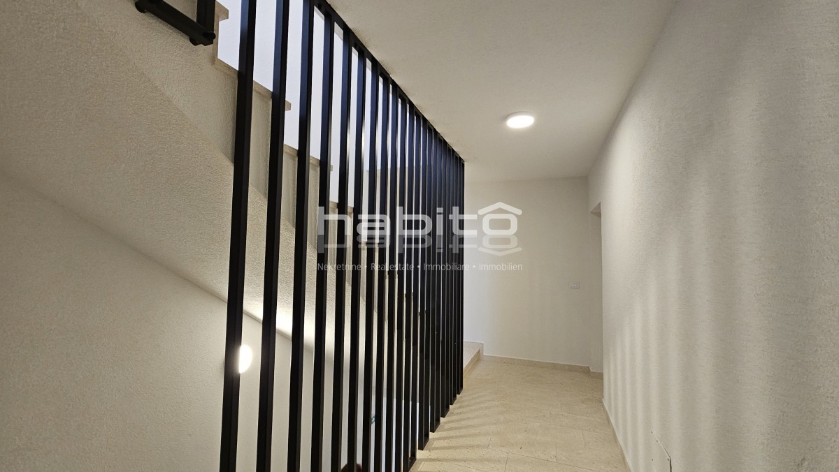 Luksuzni Penthouse s Panoramskim Pogledom na Morje v Okolici Poreča