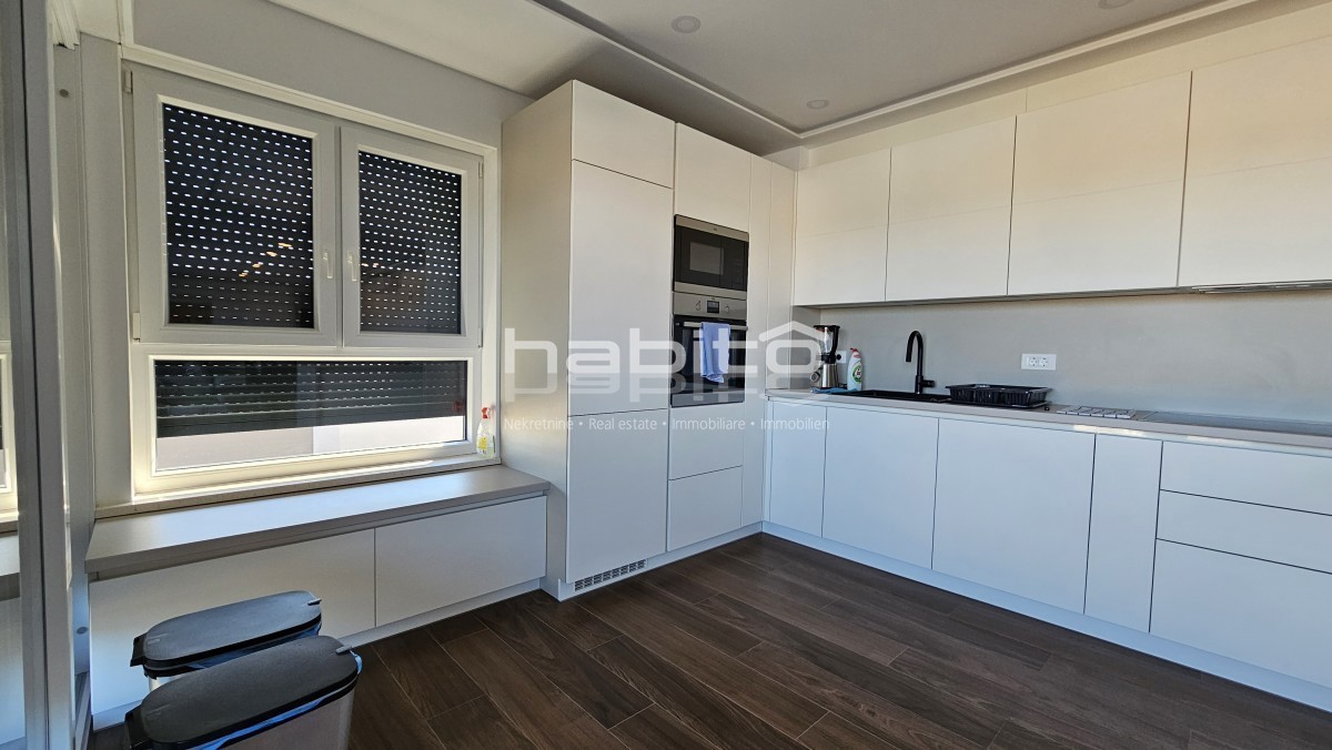 Luksuzni Penthouse s Panoramskim Pogledom na Morje v Okolici Poreča