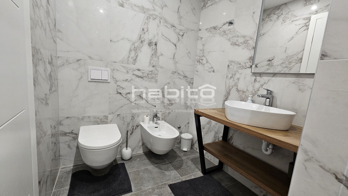 Luksuzni Penthouse s Panoramskim Pogledom na Morje v Okolici Poreča