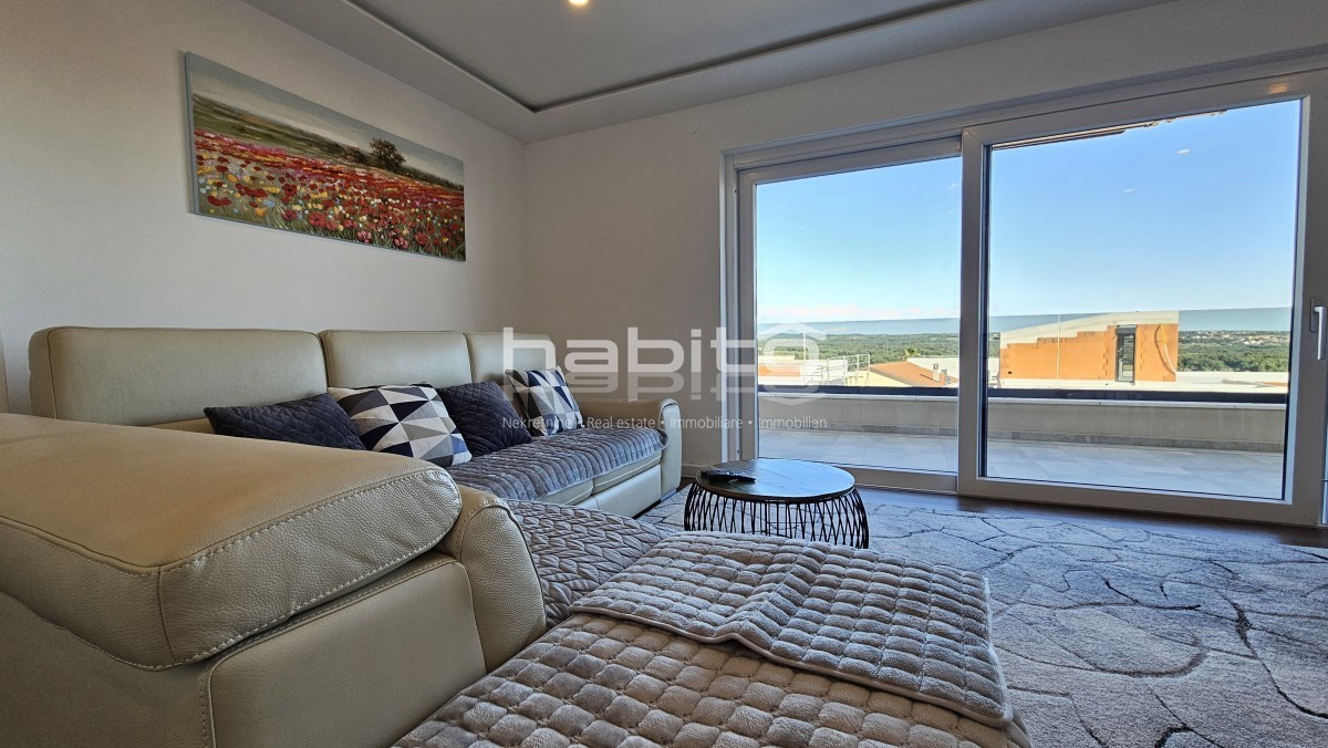 Luksuzni Penthouse s Panoramskim Pogledom na Morje v Okolici Poreča