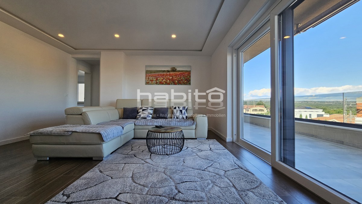 Luksuzni Penthouse s Panoramskim Pogledom na Morje v Okolici Poreča