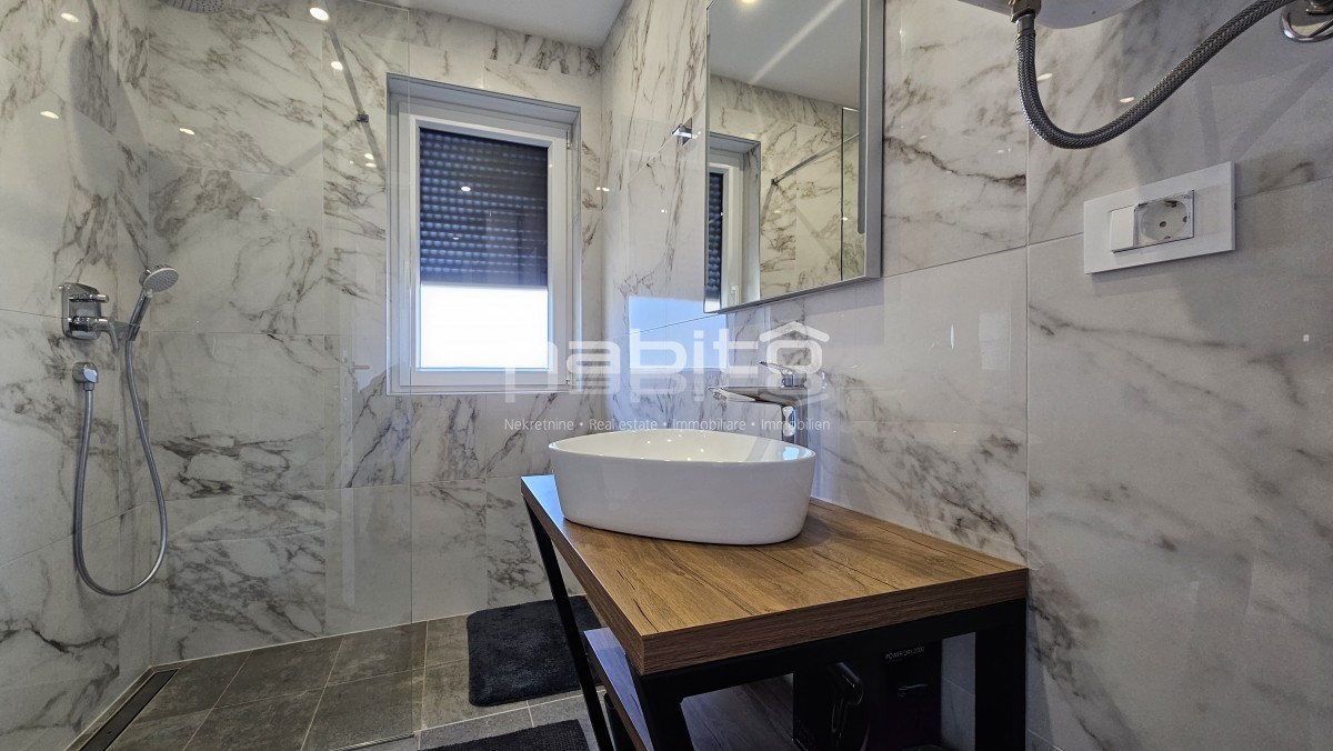 Luksuzni Penthouse s Panoramskim Pogledom na Morje v Okolici Poreča