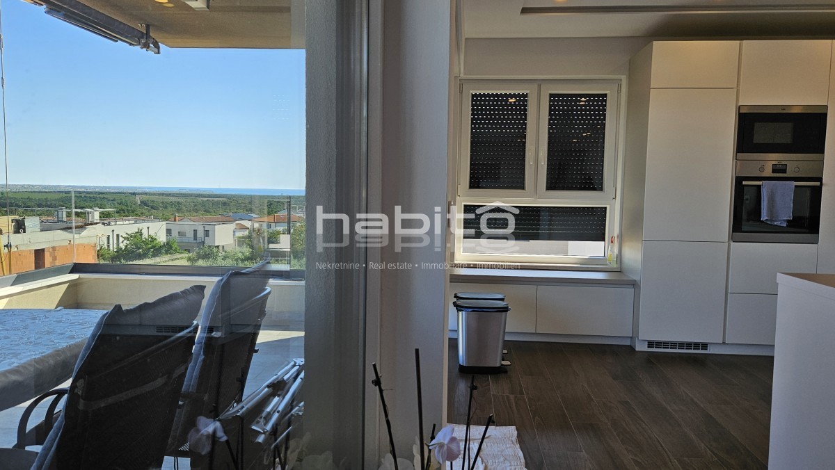 Luksuzni Penthouse s Panoramskim Pogledom na Morje v Okolici Poreča
