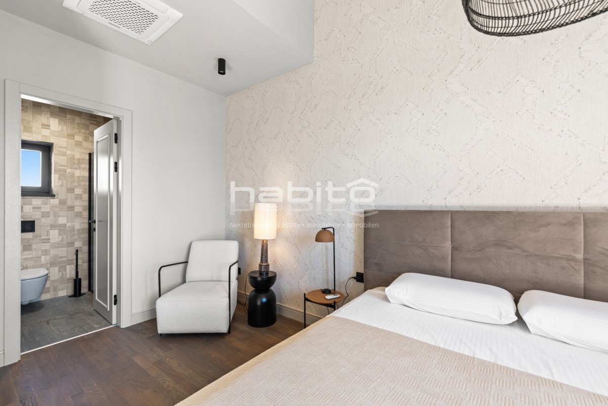 Krnica - Luksuzna Vila z Bazenom na Mirni Lokaciji Blizu Morja