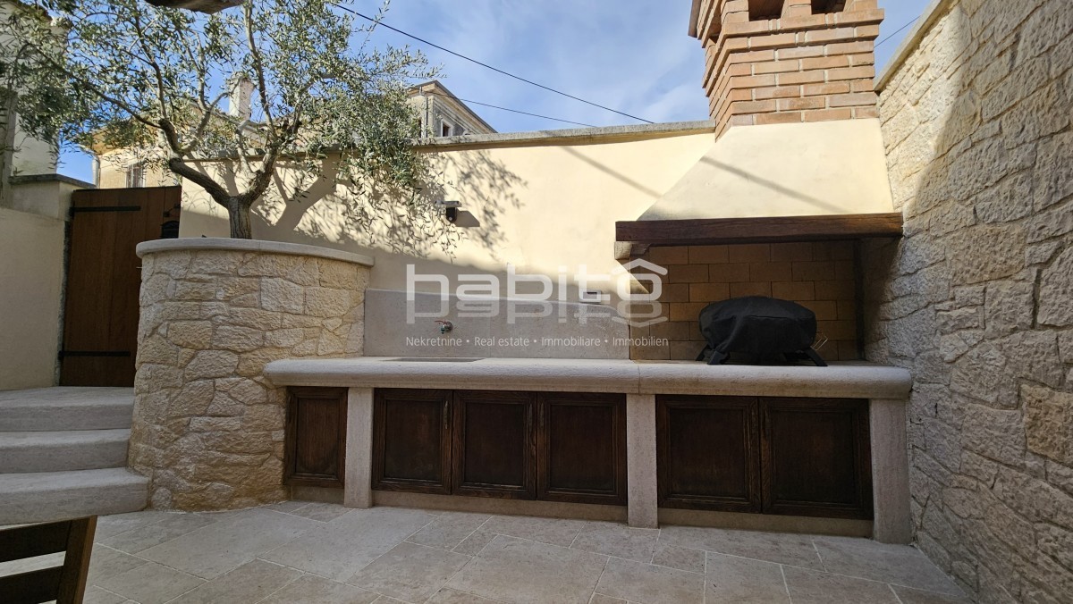 Okolica Poreča - Edinstvena kamnita hiša blizu morja, 2 spalnici, 2 kopalnici